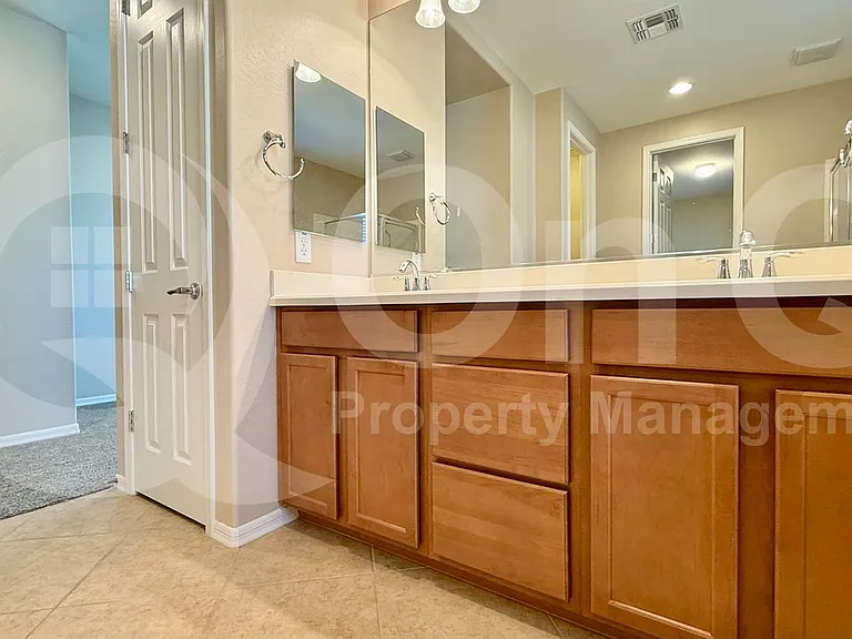 894 S Agnes Ln — Photo 20