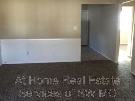 4th image of 2810 W College St