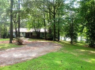 211 Mockingbird Ln, Topping, VA 23169