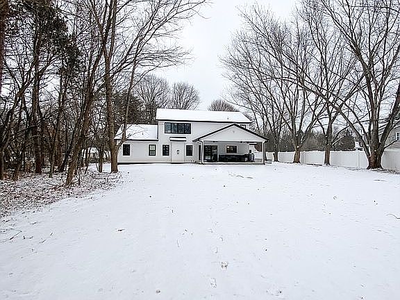 1.5 acre lot HUGE YARD 