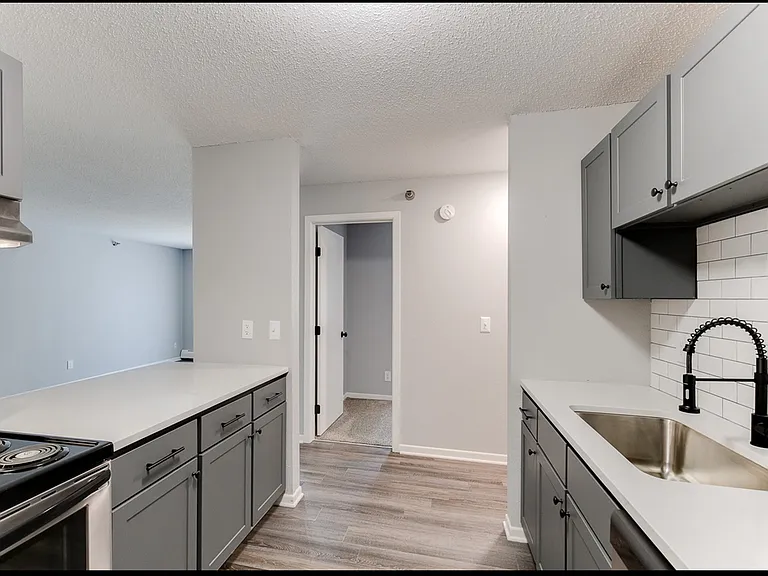 Charming Modern Kitchen | White Pines Apartments | Shakopee MN