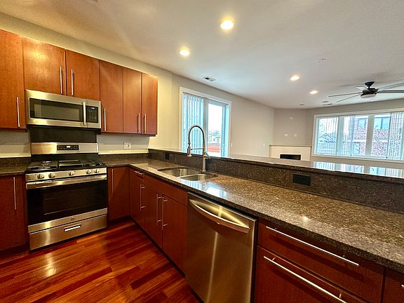5th image of 2358 W School St APT 3E