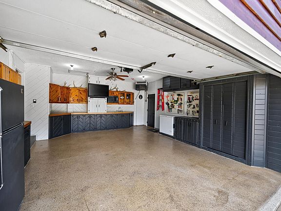 5th image of 12149 Wisconsin Ave N