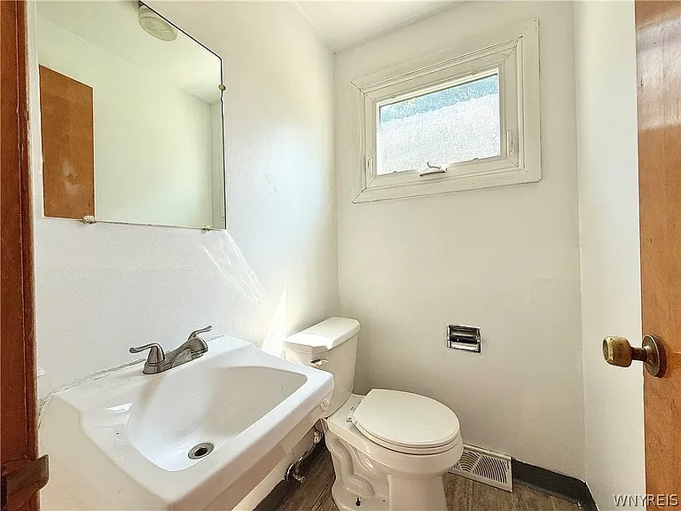 90 E Summerset Ln — Photo 8