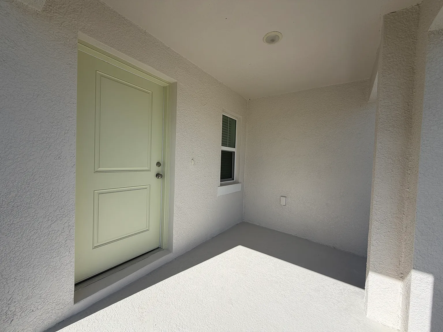 3 bed, 1615 sqft, $1,950 — Photo 2