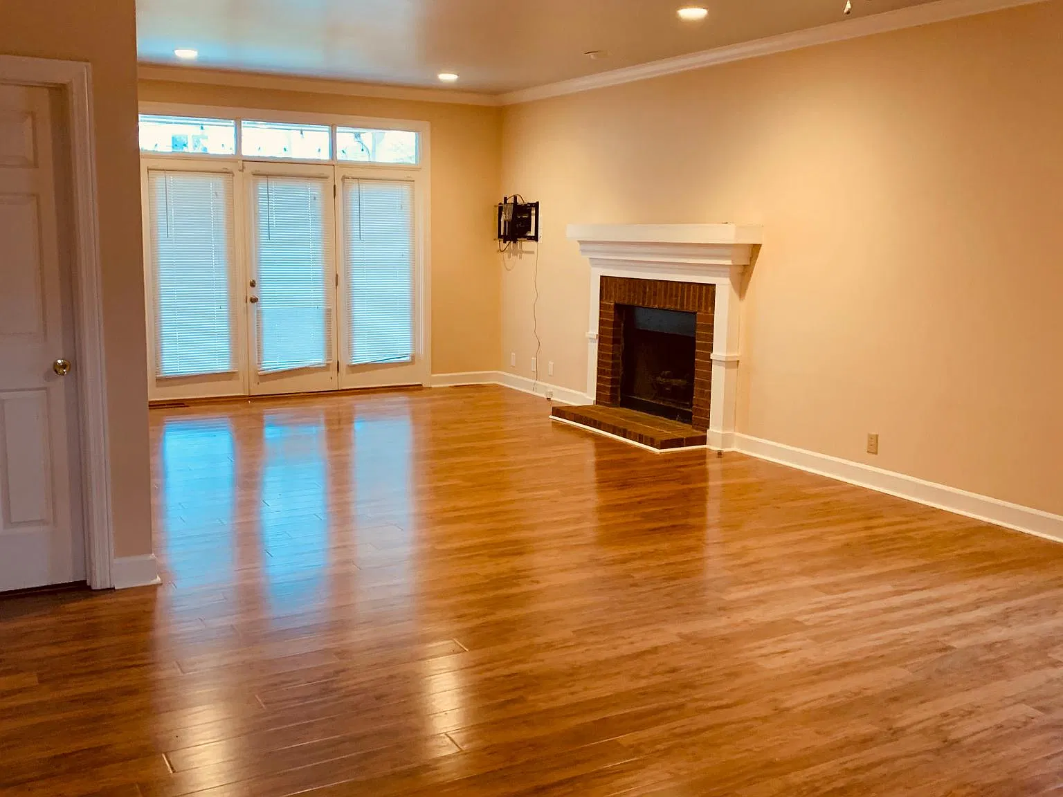 3 bed, 2.5 bath, 1600 sqft, $3,000 — Photo 2