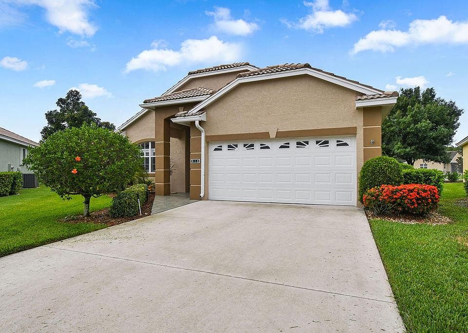 1st image of 916 NW Sarria Ct
