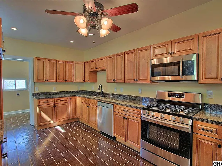 1414 Green St — Photo 17