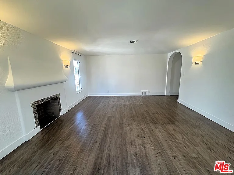 126 1/2 N Hamilton Dr — Photo 24