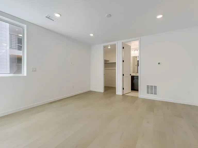 10940 Stanza Ln — Photo 21