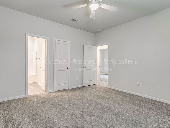 4th image of 2407 N Hickory St