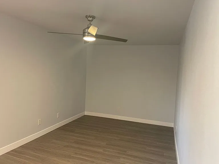 500 N Clementine St — Photo 6