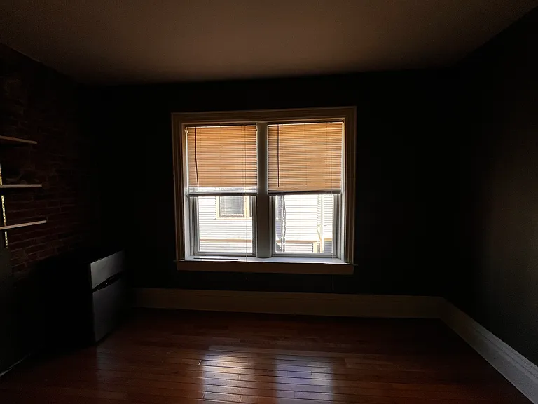 527 E College St #4 — Photo 4