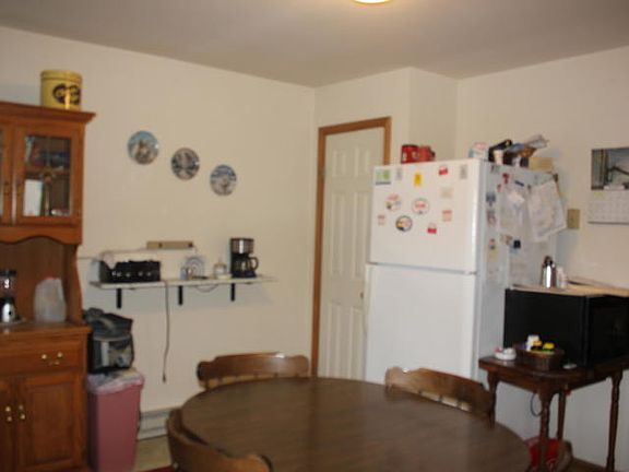 3rd image of 124 Hanover St #124
