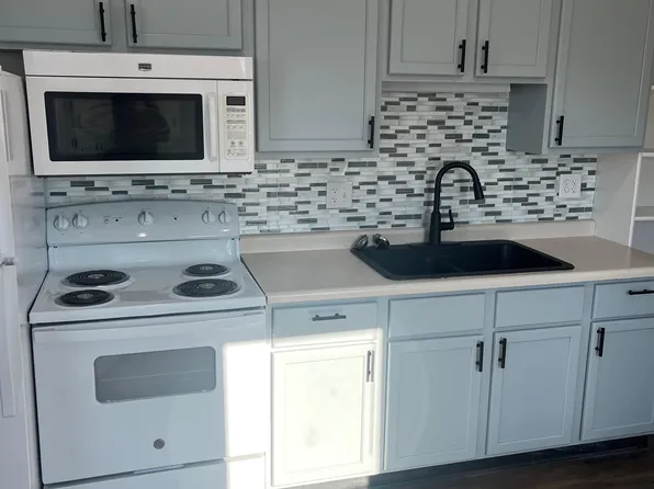 101 S McLean St APT B, Bloomington, IL 61701