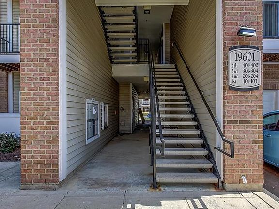 3rd image of 19601 Galway Bay Cir APT 204