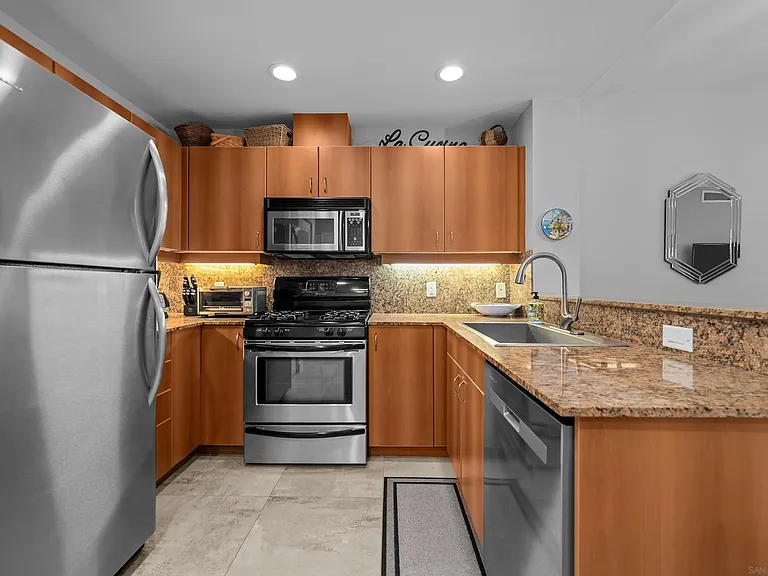300 W Beech St #204 — Photo 14