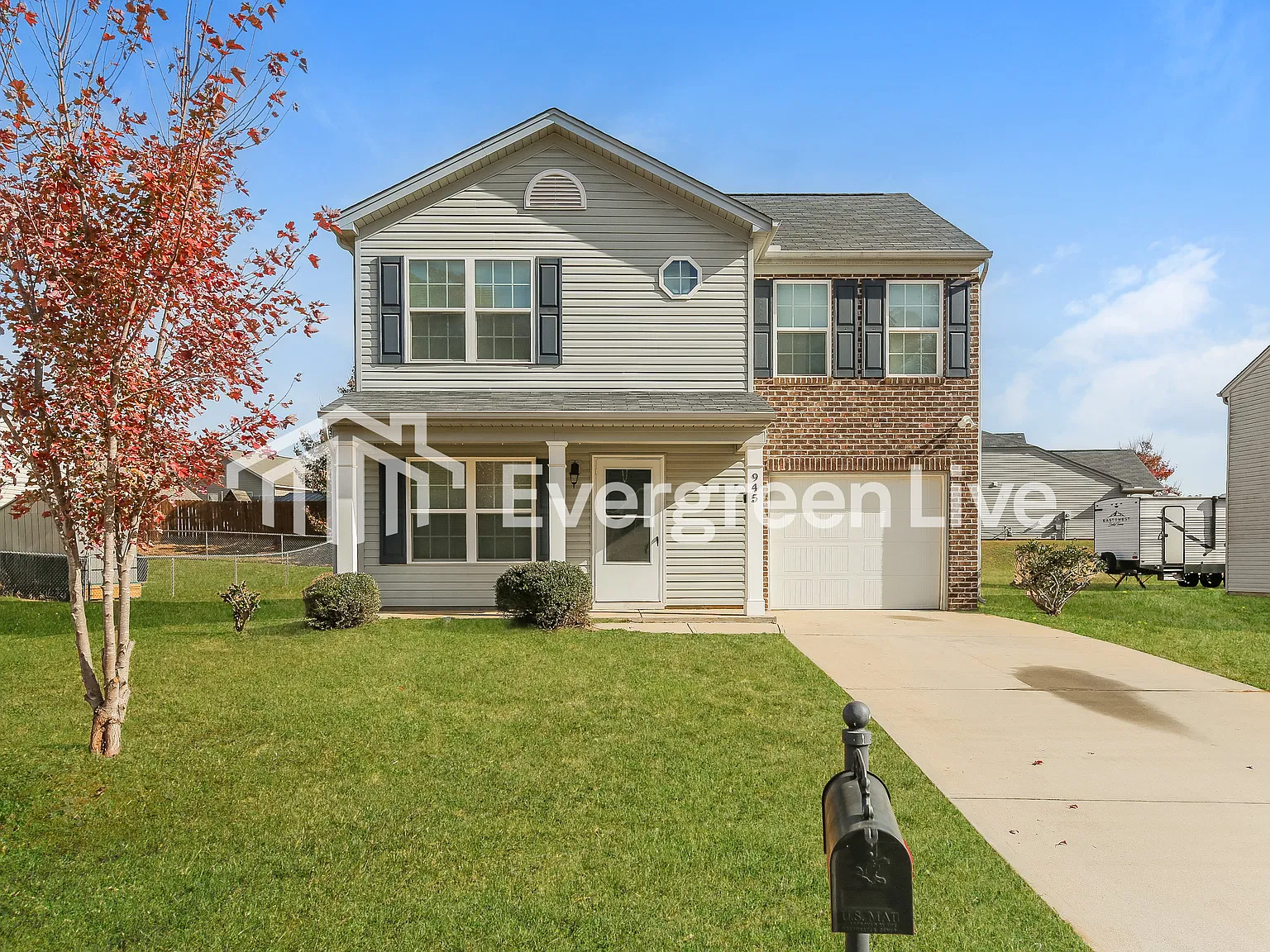3 bed, 2.5 bath, 1392 sqft, $1,645 — Photo 1