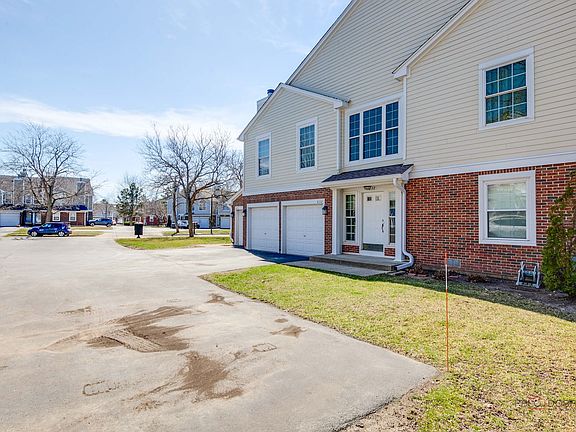 2nd image of 632 Grosse Pointe Cir