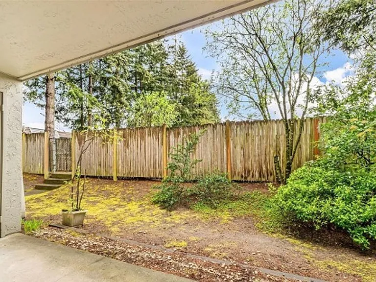12505 NE 117th Pl #J1 — Photo 18