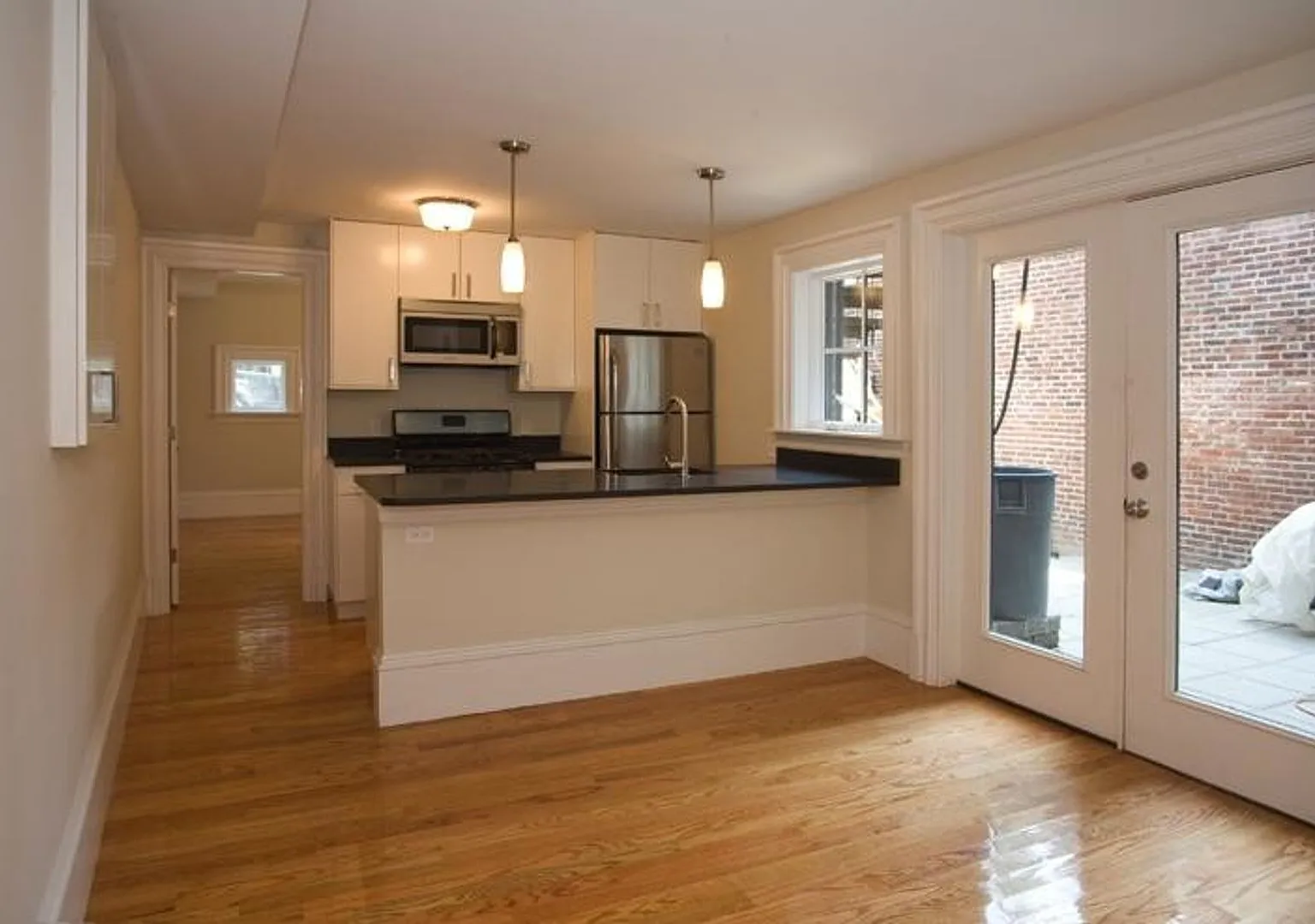 Beautiful 2 bed unit with in-unit laundry and private patio!! — Photo 1