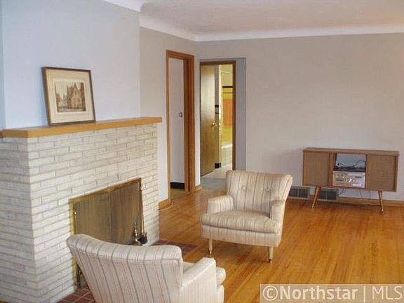 2nd image of 1072 Gordon Avenue
