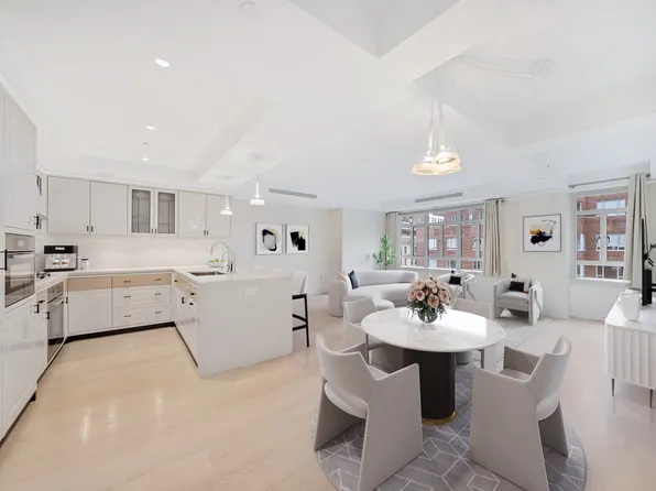 21 East 61st Street image 2 of 12