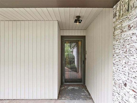 4th image of 1303 Hemphill Dr