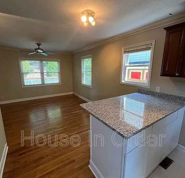 34 Erskine Ave — Photo 7