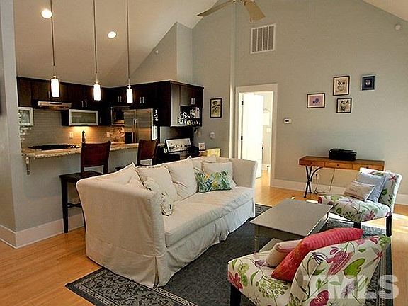5th image of 511 Hillsborough St #105