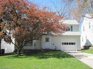 1528 Edgefield Rd, Lyndhurst, OH 44124