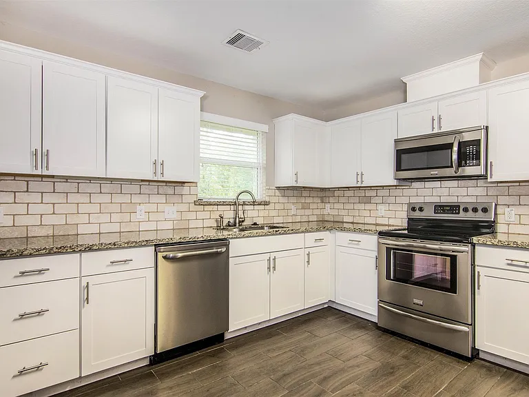 200 Medic Ln #B — Photo 8
