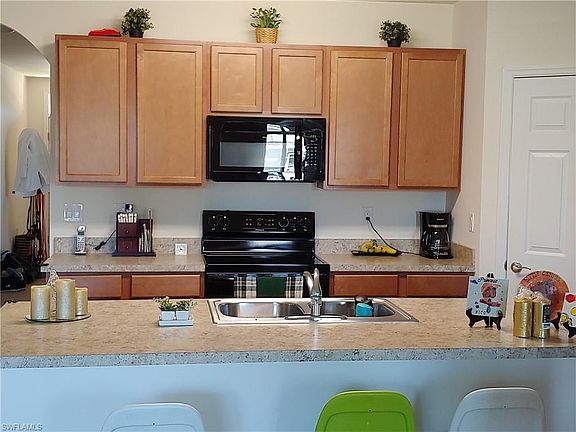 4th image of 4417 SW 15th Pl