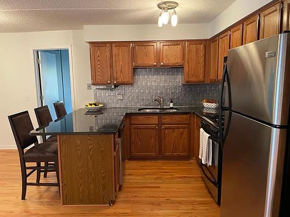 3rd image of 6430 W Belle Plaine Ave APT 203