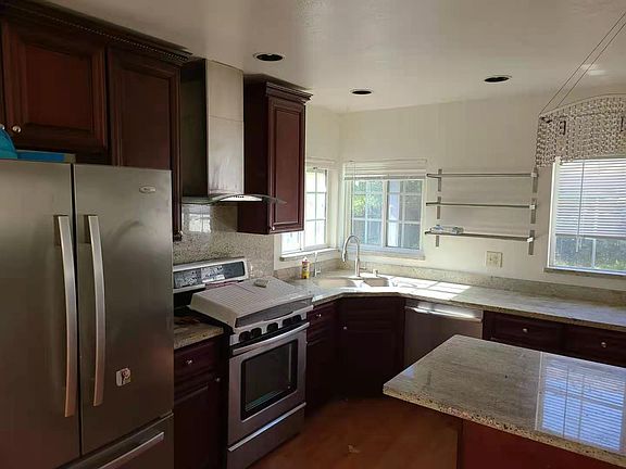 3rd image of 1345 Poplar Ave