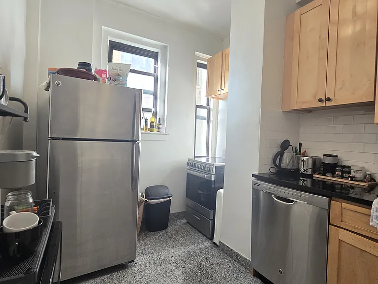 515 Cathedral Pkwy #9F — Photo 2