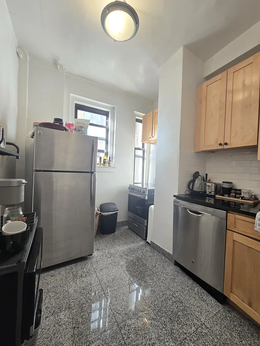 Building Photo - 515 Cathedral Pkwy #9F