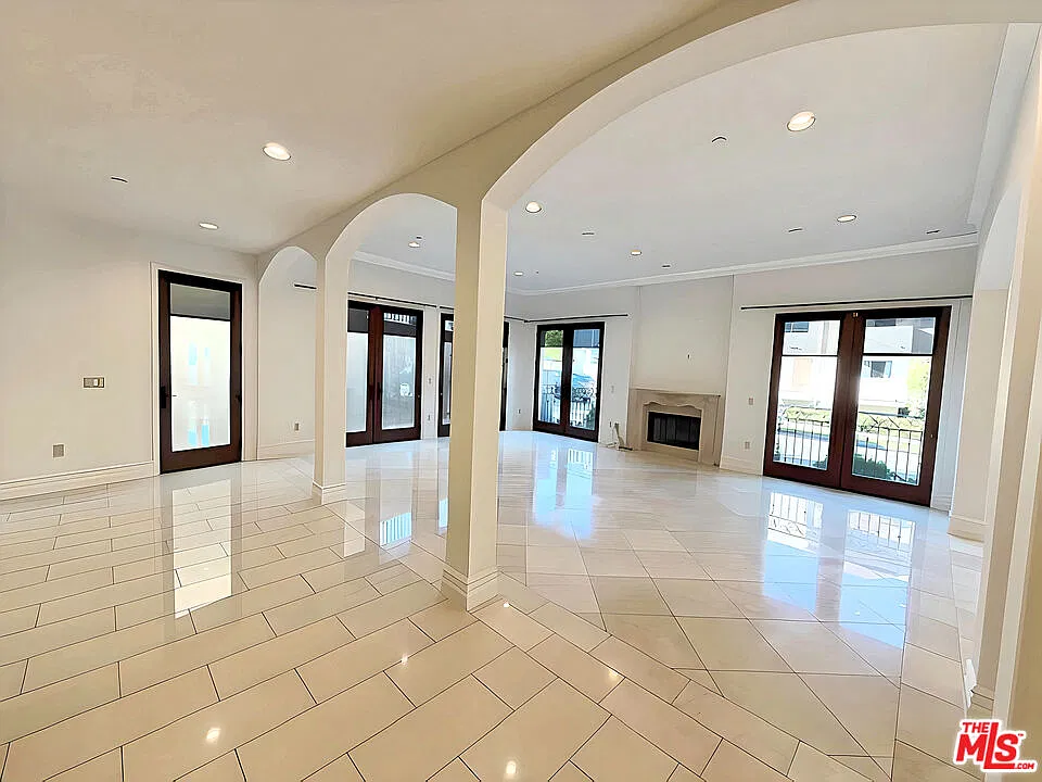 2 bed, 3.0 bath, 1800 sqft, $6,500 — Photo 4