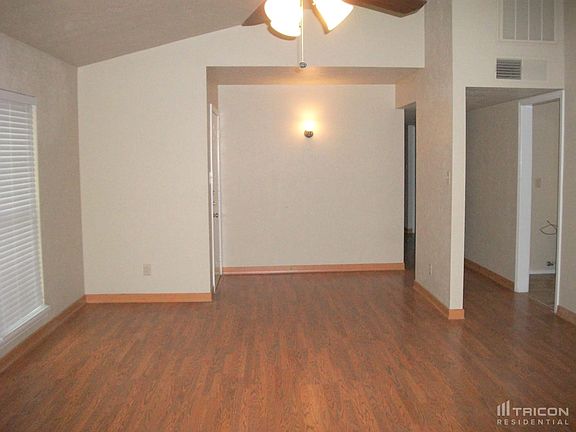 3rd image of 806 Camino Ct