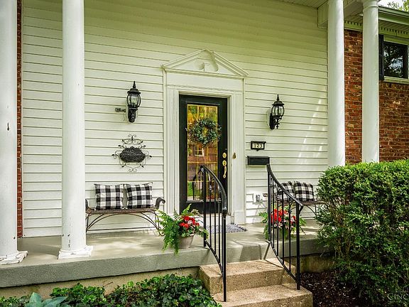 2nd image of 123 Windingbrook Ln