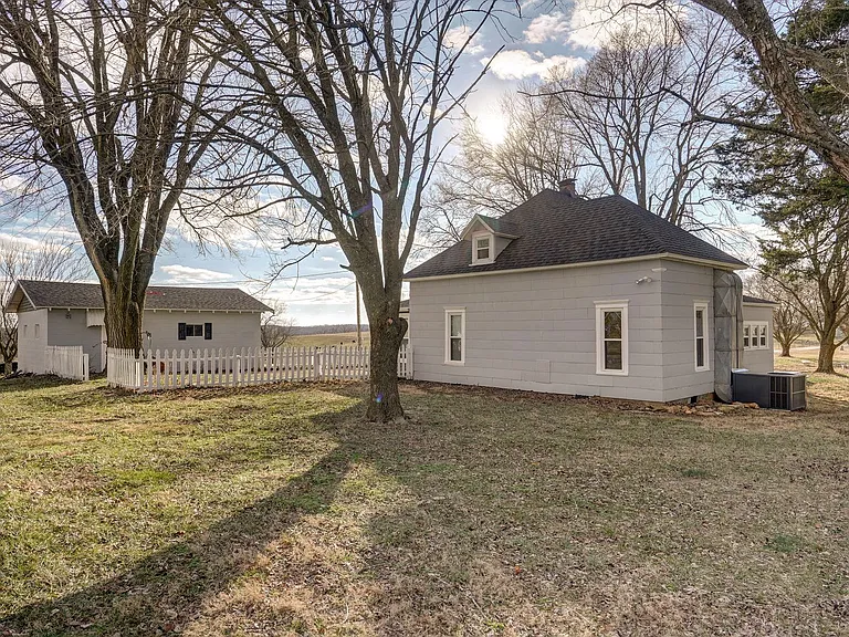 1528 Hidden Valley Rd — Photo 33