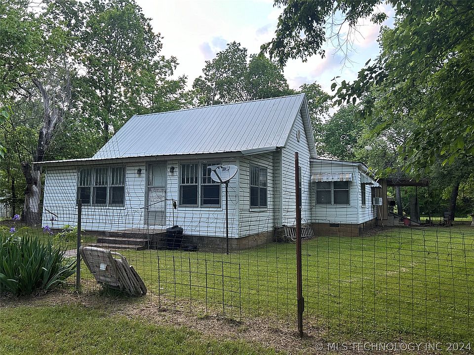 1st image of 702 N 3rd St