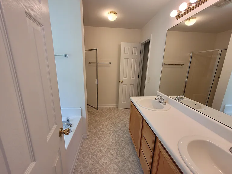 12 Bridgeport Dr — Photo 32