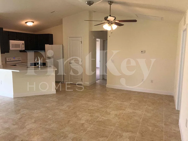 1731 NW 14th St — Photo 4
