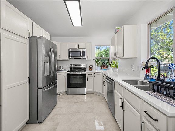 4th image of 24 E 34th Ave
