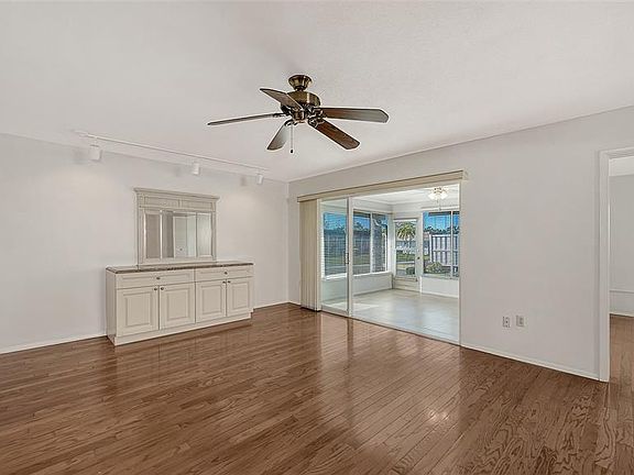 5th image of 2603 RIVERBLUFF PARKWAY #V141