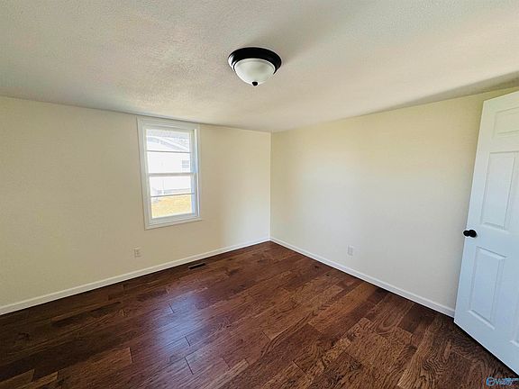 5th image of 475 Dogwood Dr