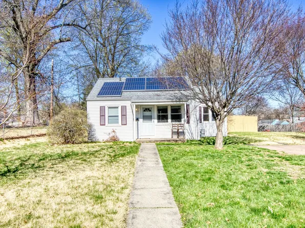 124 Mayflower St, West Hartford, CT 06110