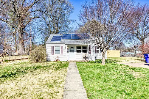 124 Mayflower St Photo 1