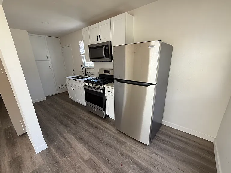 1152 Reed Ave — Photo 3